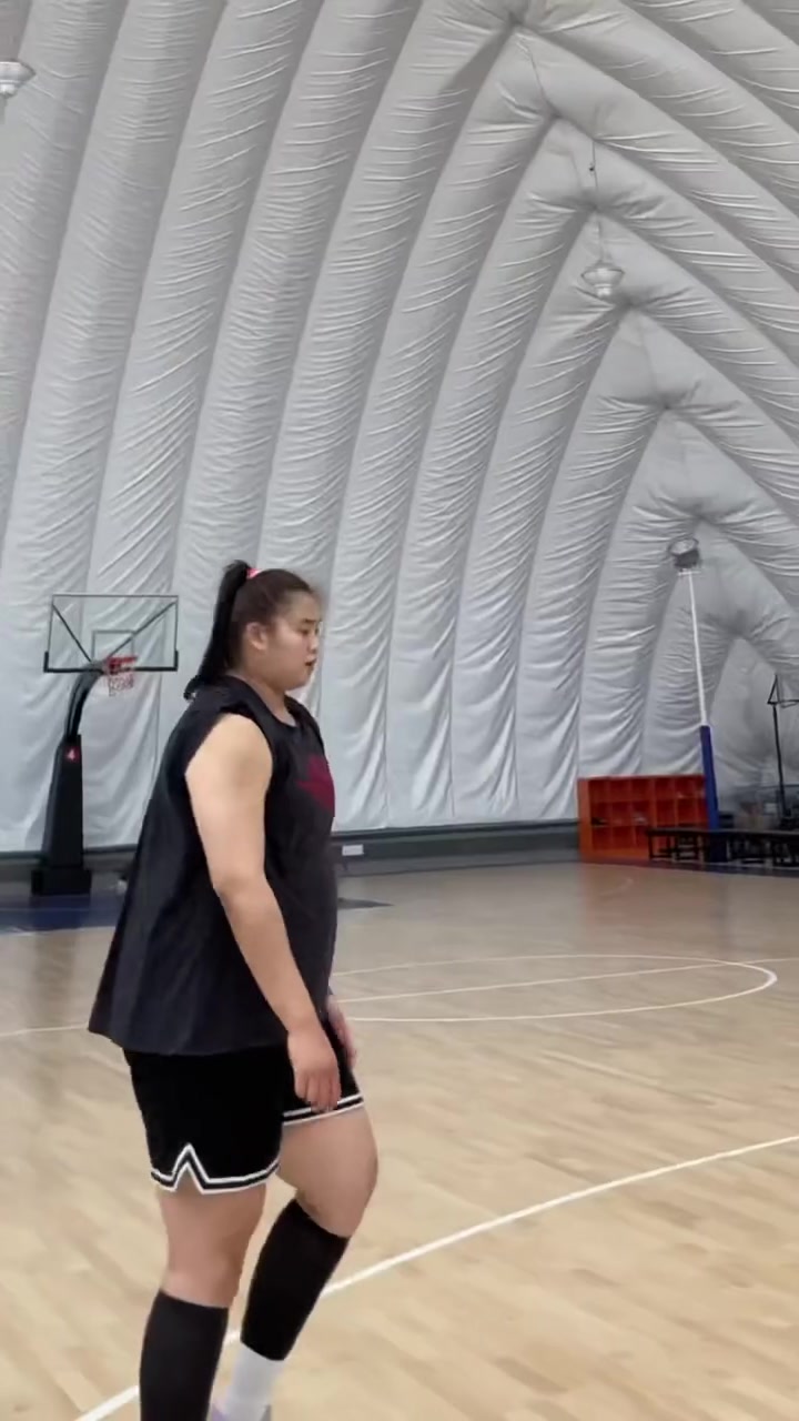 嚯，好魁梧！大寶貝劉禹彤背打你，你能頂住嗎？