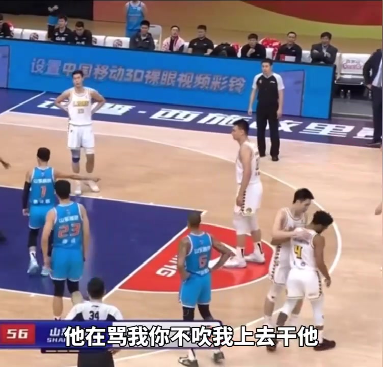 被庫克罵毛了？高詩巖對裁判說：他再罵我你不吹，我就上去干他?。ǜ咴妿r對新疆）