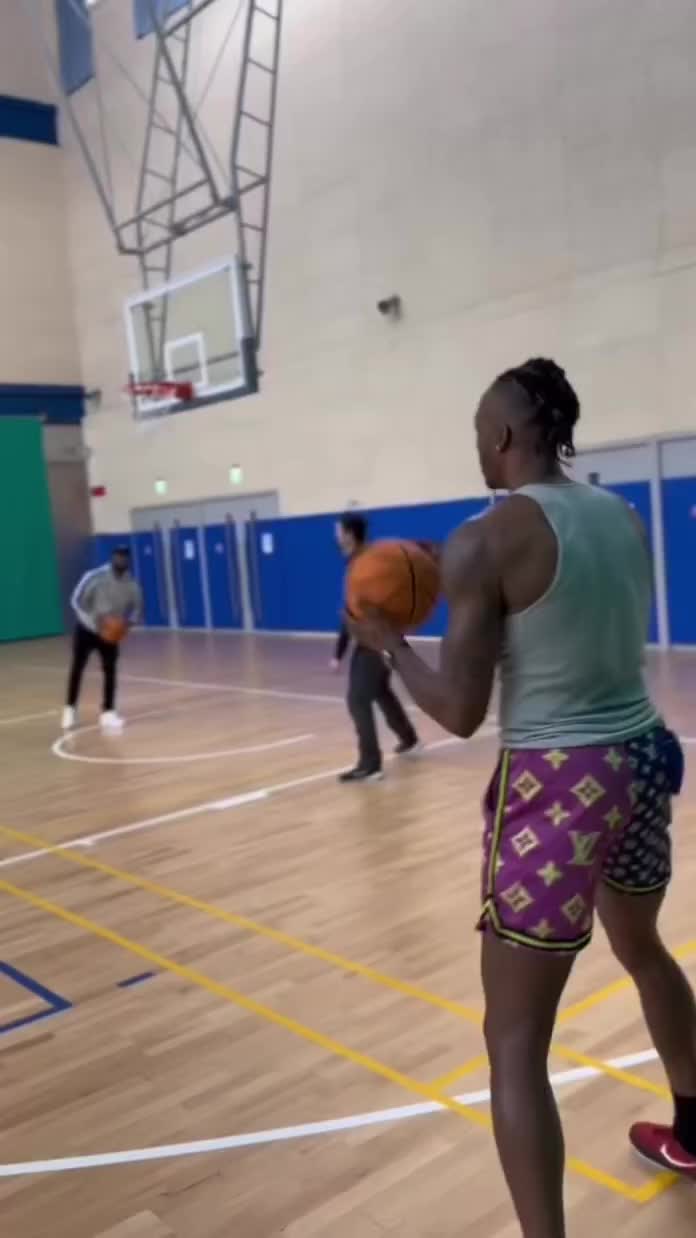 明天要復(fù)出！霍華德ins曬訓(xùn)練視頻：超人就要回歸賽場?。ɑ羧A德的ins賬號）