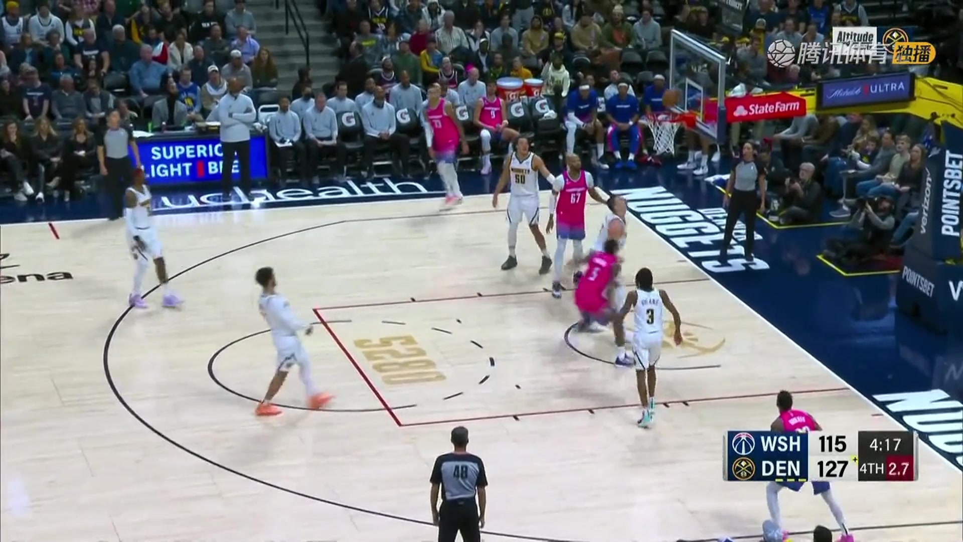 和我一隊沒這么厲害？巴頓在約基奇頭上搶到前場籃板霸氣補籃得手（約翰·巴頓）